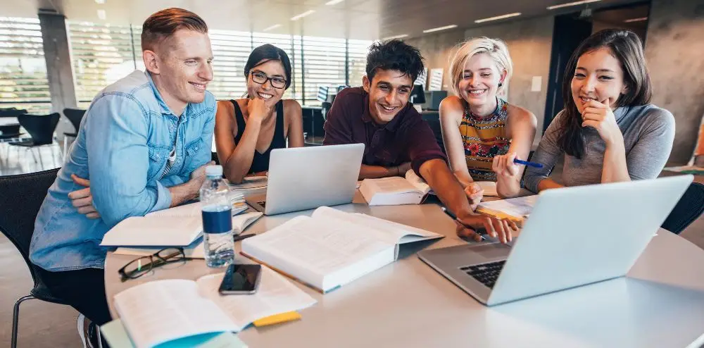 Funciones clave de un CRM educativo